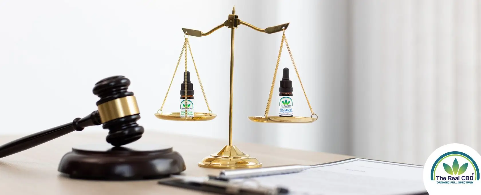 The Real CBD-flasker på afbalanceret vægtskala