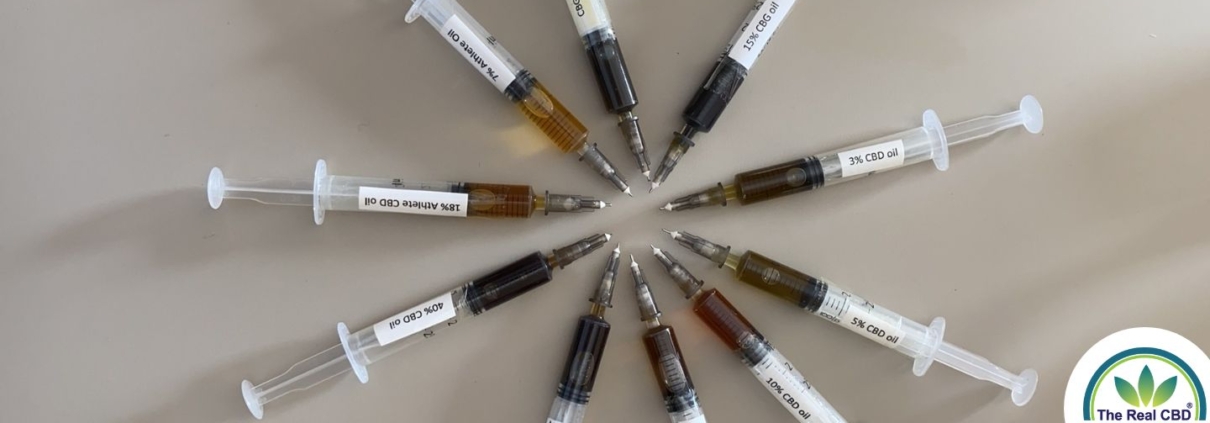 10 sprøjter i en cirkel med forskelligfarvet CBD indeni