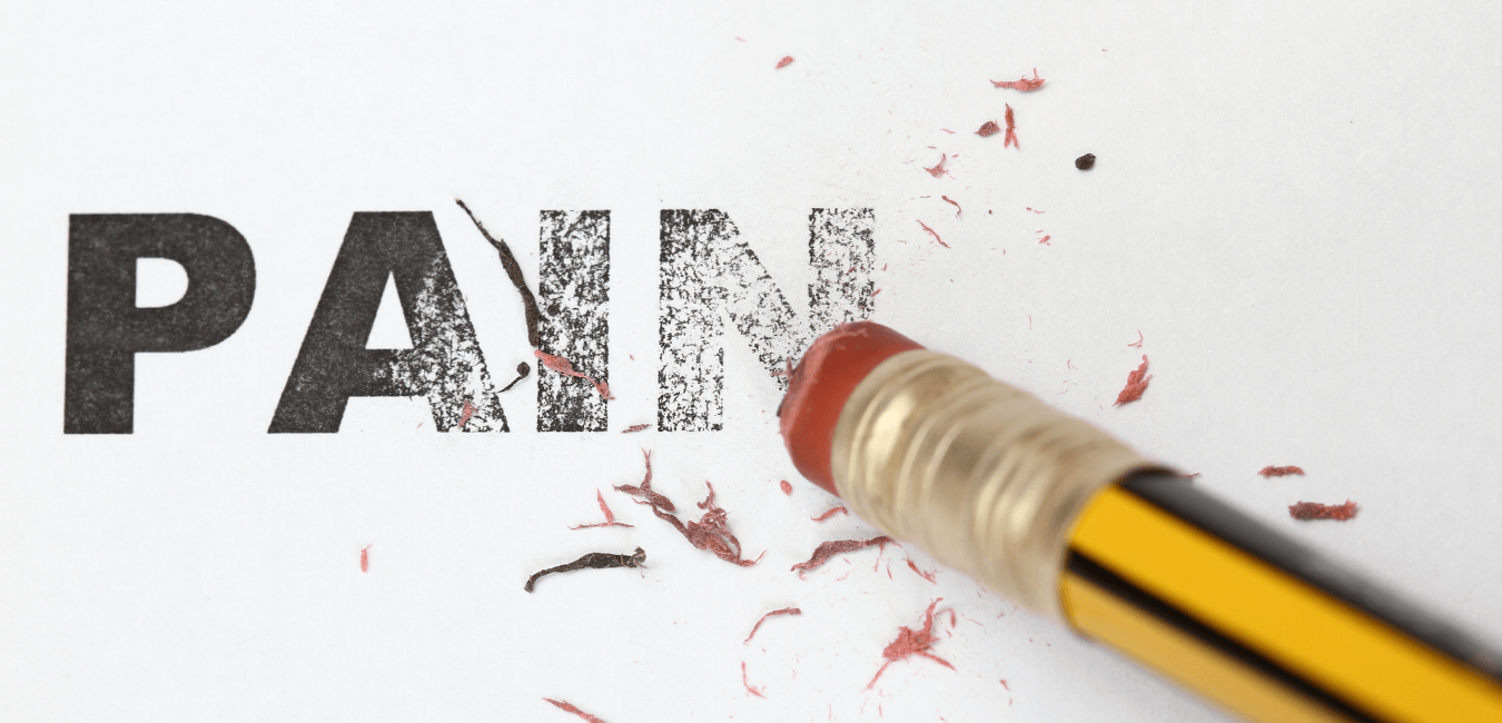 Blyant, der streger ordet PAIN ud