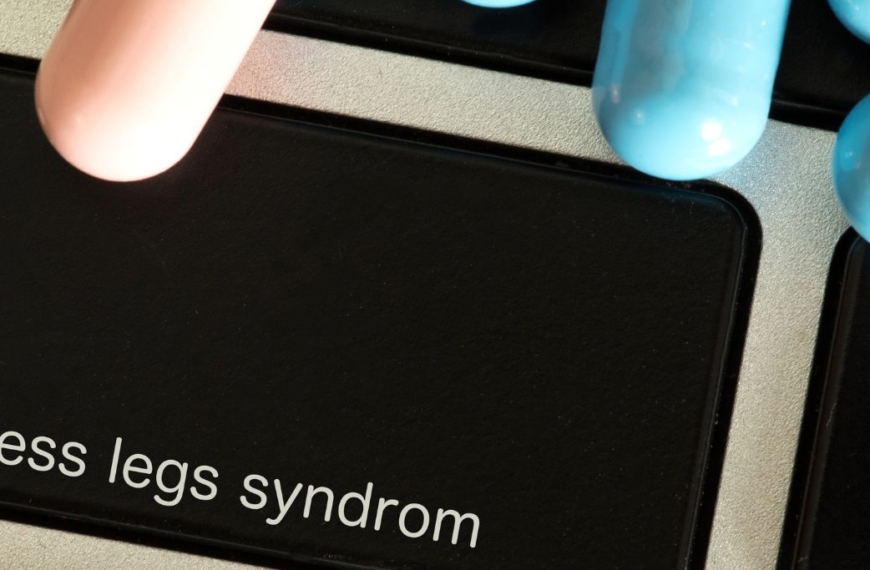 Tastatur med RESTLESS LEG SYNDROME på en af de sorte taster