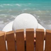 The Real CBD Blog CBD Tolerance Kvinde sidder i strandstol ved havet og slapper af