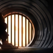 The-Real-CBD-Blog-CBD-til-børn-med-angst Barn sidder i en tunnel med hovedet mellem knæene
