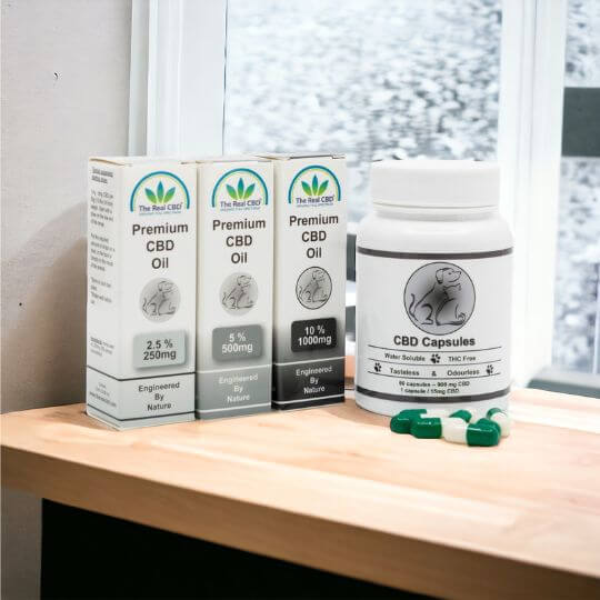 CBD-produkter til kæledyr i en vindueskarm - The Real CBD