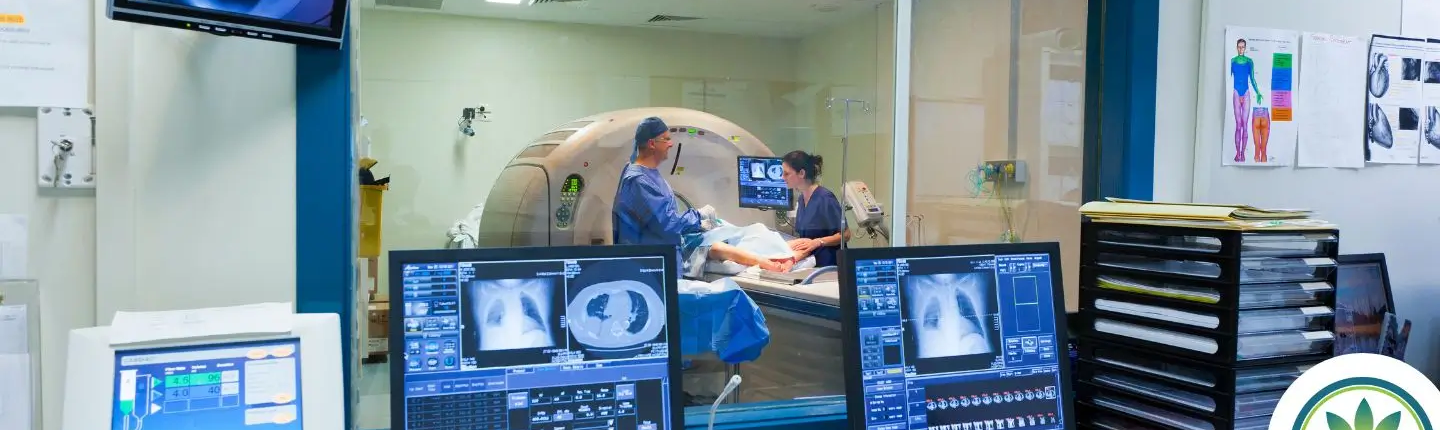 Onkologisk afdeling på et hospital med patient i en scanner