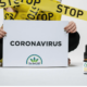 Aceite de CBD con vitamina D y señal de coronavirus