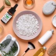 the-real-cbd-blog-hemp-or-cbd-which-is-best-for-your-skin (1) Productos para la piel