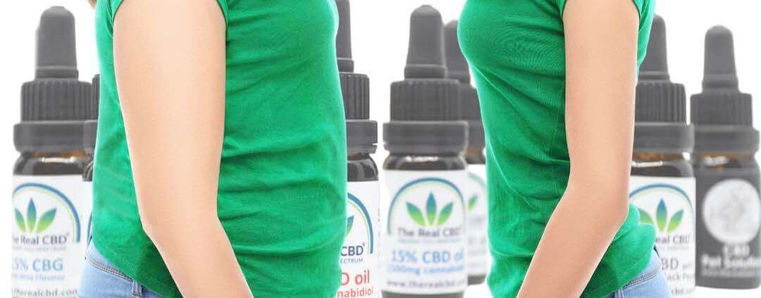 Mujeres delgadas y regordetas con camiseta verde