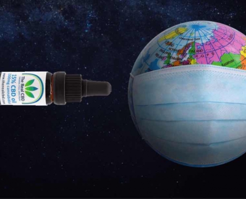 Botella horizontal de CBD volando hacia el globo terráqueo con una máscara puesta