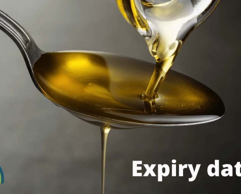 Aceite derramado sobre una cuchara