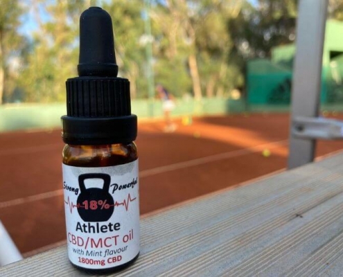 18% de aceite de CBD en una pista de tenis