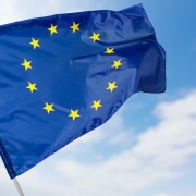 Bandera europea al viento
