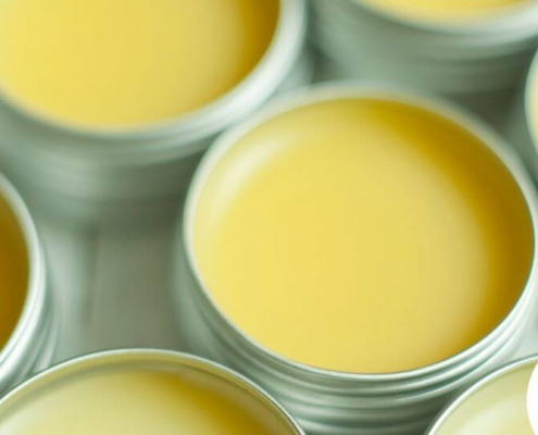 Tarros con bálsamo amarillo