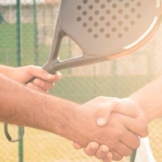 The-Real-CBD-Blog-CBD-para-padel Los jugadores de pádel se dan la mano