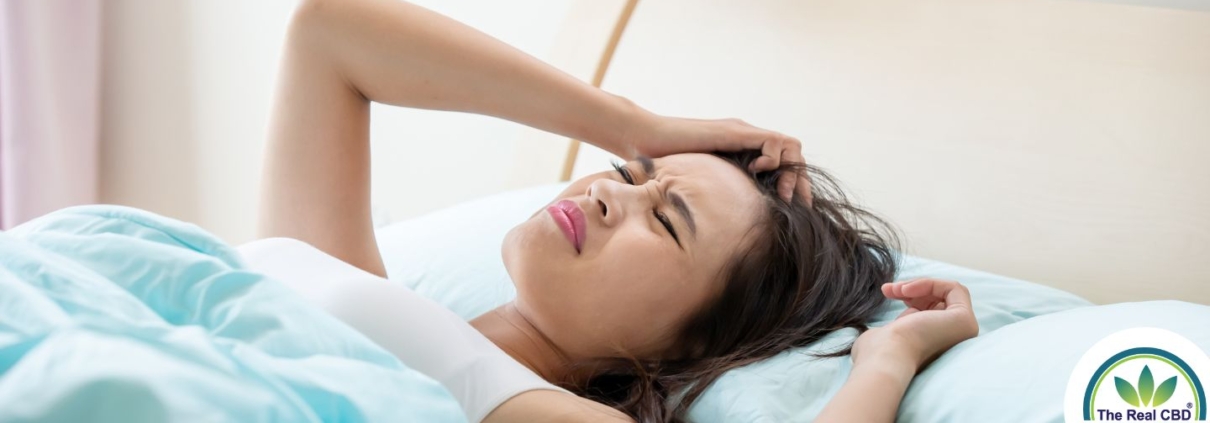 Mujer durmiendo mal
