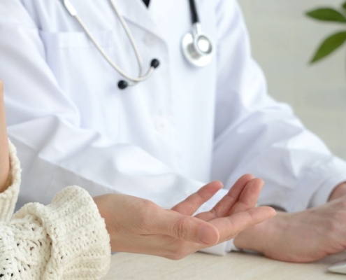 Paciente hablando con un médico