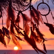 The-Real-CBD-Blog-El CBD provoca sueños extraños Atrapasueños en una puesta de sol