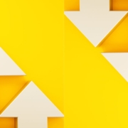 The-Real-CBD-Blog-es-el-CBD-un estimulante-o-un-tranquilizante White arrows pointing up and down on yellow background