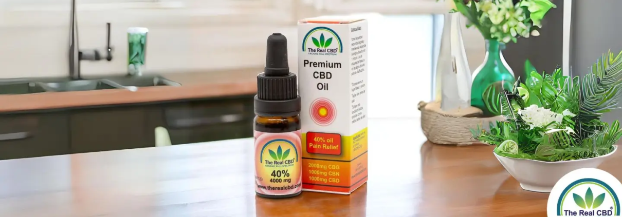 El auténtico aceite de CBD 40% para el alivio del dolor sobre una mesa