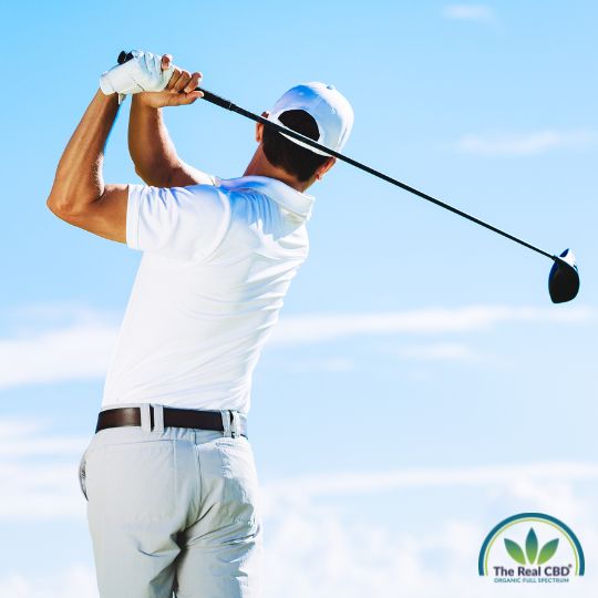 Jugador de golf haciendo un swing