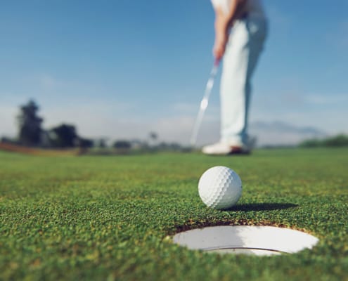 Golfbal op golfbaan