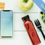Der-Real-CBD-Blog-Kochen-mit-CBD-Produkten CBD-Kapseln, Smartphone und Lebensmittel auf einer Tischplatte