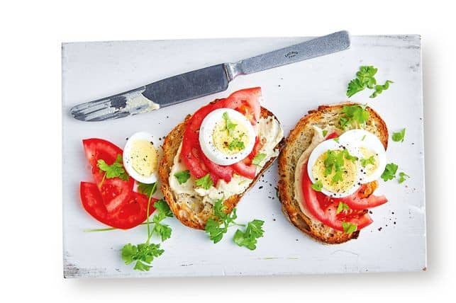 The-Real-CBD-blog-tomato-with-hummus-tomato-boiled-egg