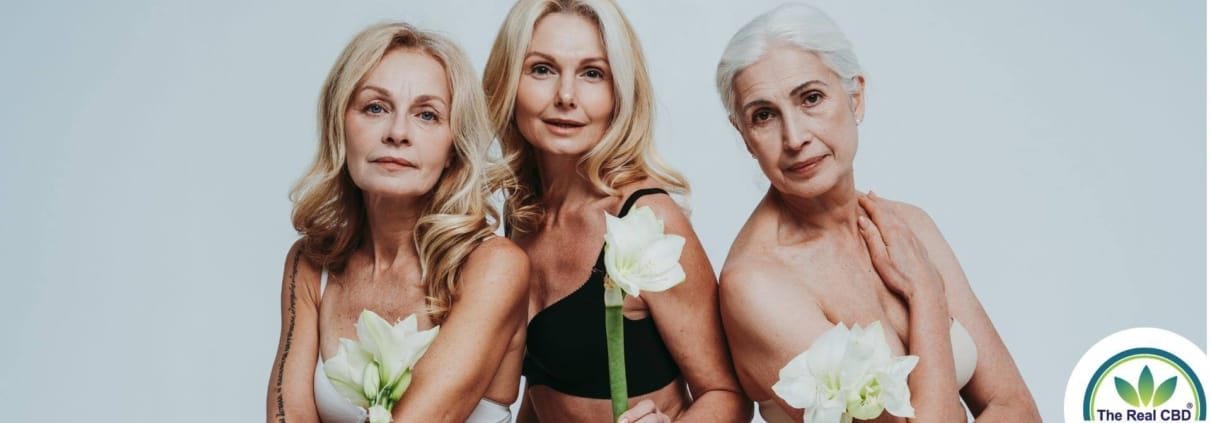 Vrouwen van middelbare leeftijd met witte bloemen