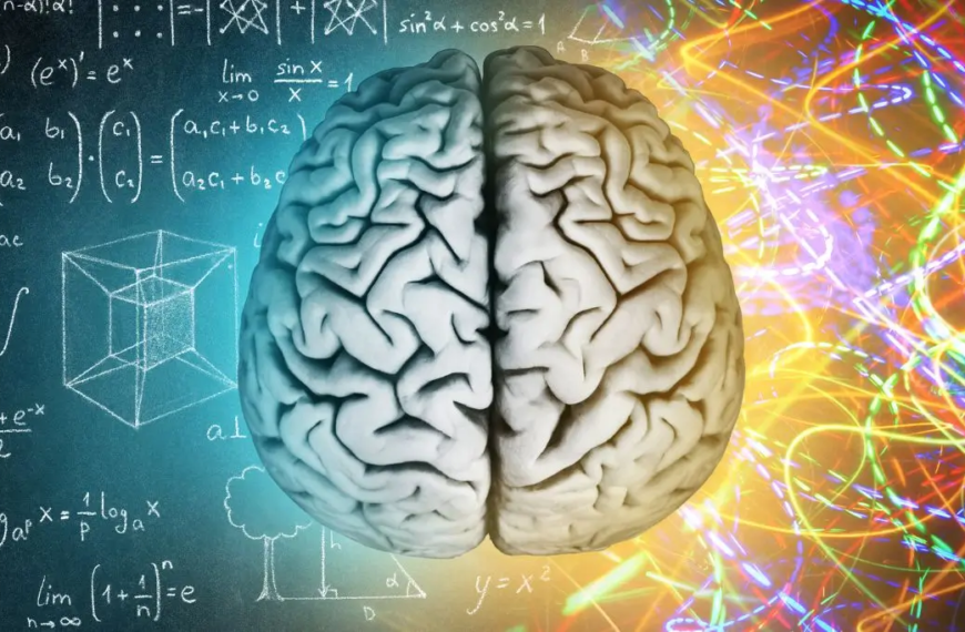 Cerveau sur un tableau noir avec un boulier d'un côté et des courants électriques de l'autre