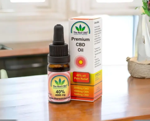 De Real CBD 40% CBD pijnstillende olie op een tafelblad