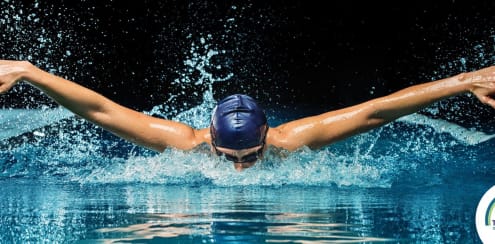 Schwimmer im Schwimmbad