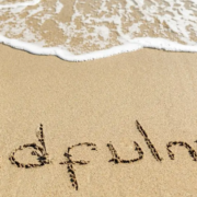 The-Real-CBD-blog-CBD-for-Mindfulness Strände, an denen MINDFULNESS in den Sand geschrieben ist