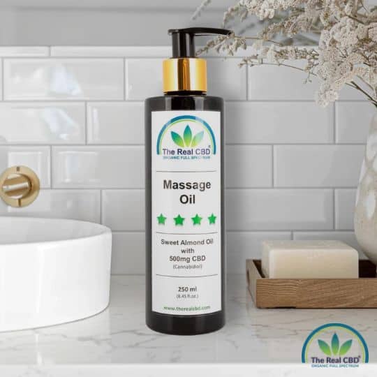 Eine Massage CBD-Öl durch ein Waschbecken