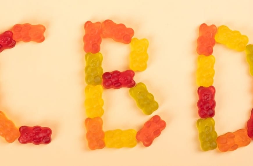 CBD in Gummibärchen buchstabiert