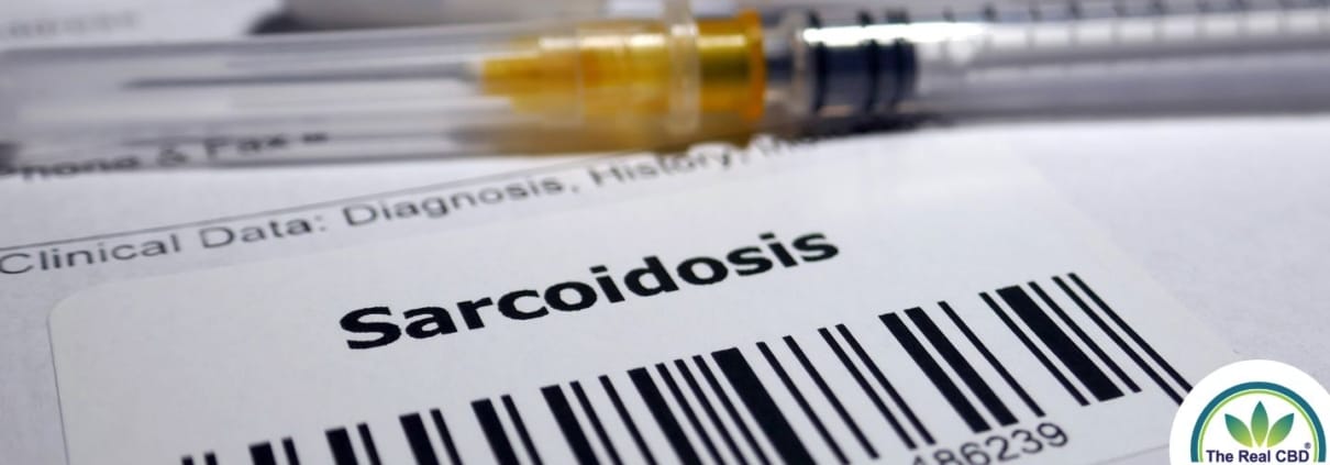 Seringue et rapport de médecins sur la sarcoïdose