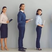 The-Real-CBD-blog-does-CBD-affect-men-and-women-differently Aufstellung von Mรคnnern und Frauen