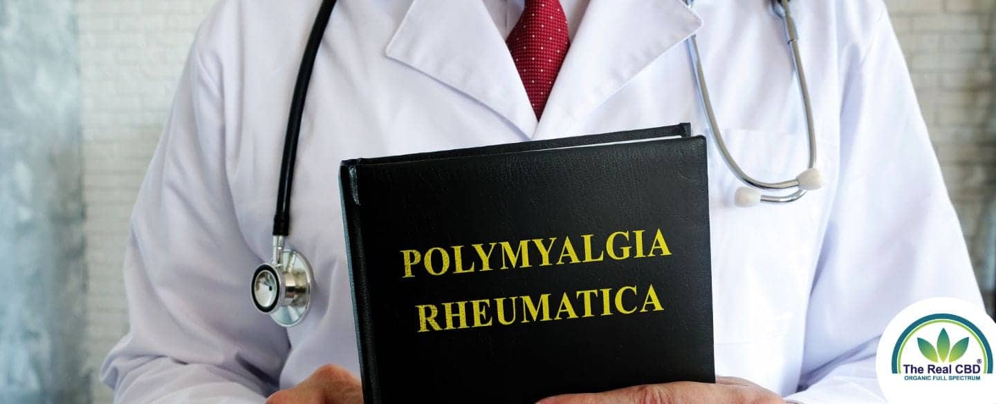 Médecin tenant un dossier PMR