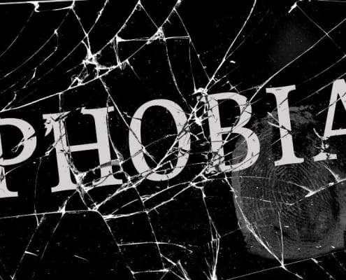 PHOBIA buchstabiert mit Spinnweben darüber